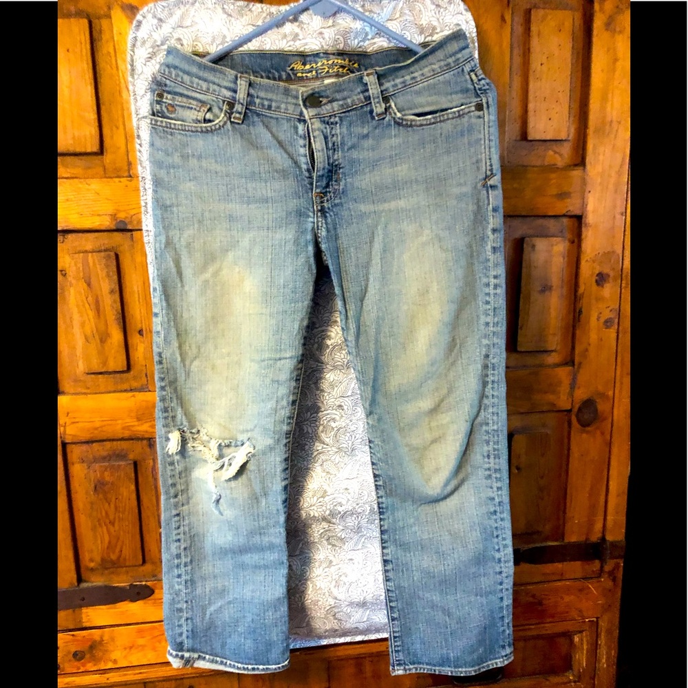 Abercrombie and Fitch size 6 Stretch crop jeans